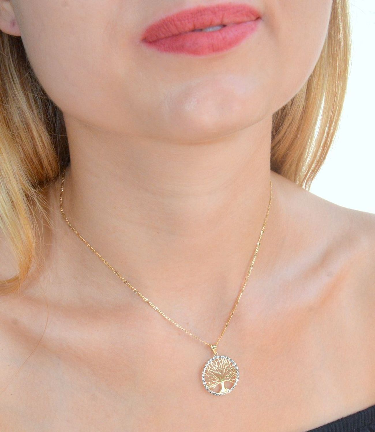 Złota zawieszka 375 drzewko szczęścia w kółku ZA 6777 375. Złota zawieszka 375. Złoty wisiorek drzewko szczęscia. Złota zawieszka damska. Zawieszka damska drzewko szczęścia próby 375. Złota zawieszka na prezent..jpg